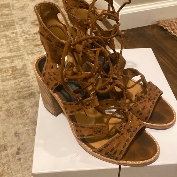 Heels - Picture 1 of 4